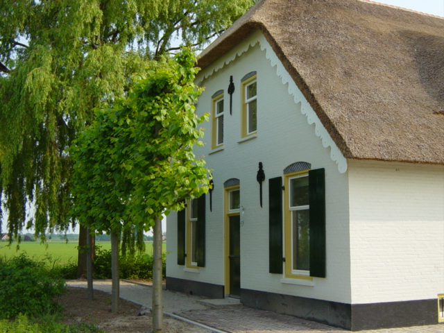 Vooraanzicht van woonboerderij